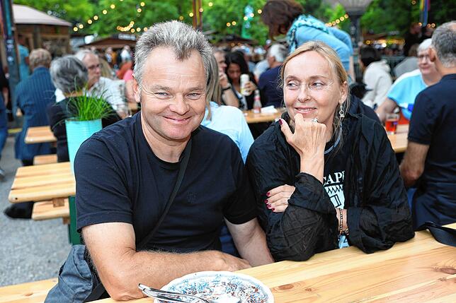 Bild 21: Die Gäste feiern beim Stadtgartenfest: Hier sind die Fotos vom ersten Abend
