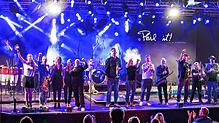 Die Band „Phil it!“ bringt am Freitag, 20. Dezember, die Lieder von Phil Collins und Genesis auf die Gloria-Bühne. Die Instrumente sind ...