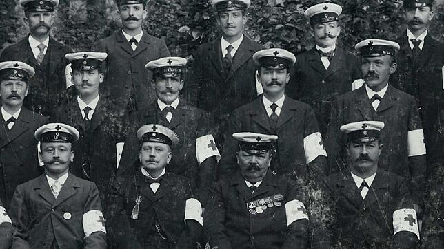 Die Sanitätskolonne im Jahr 1902. Vorne, Zweiter von links, Medizinalrat Georg Kerner, dem später die Wehrer Ehrenbürgerschaft verliehen ...