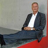 Gerd Stiefel hielt mit seinem Buch „Via Bologna – Ein Toter aus Hohenzollern“ auch Lesungen ab. In diesem historischen ...
