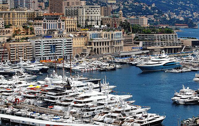 Blick auf den Hafen von Monaco: Der Mini-Staat steht aktuell nicht mehr auf der Schwarzen Liste der EU-Steuerparadiese. Ob das so bleibt?