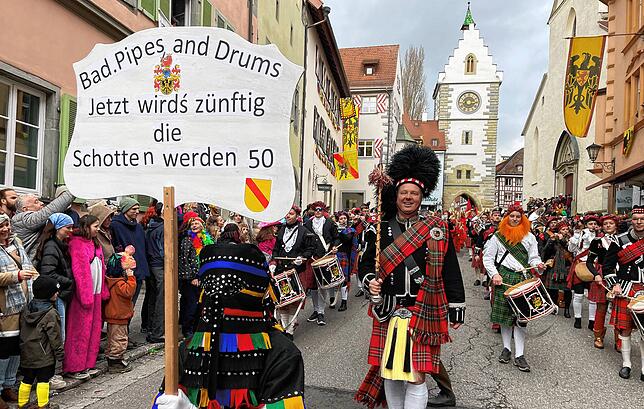 Bild 26: Tolle Stimmung beim Sonntagsumzug der Überlinger Narrenzunft &ndash; Teil 1