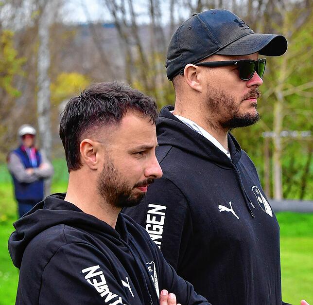Nachfolger: Gerhard Sauer (hinten) ist nach dem überraschenden Rücktritt von Fabio Muto (vorn) neuer Trainer beim Landesliga-Aufsteiger ...