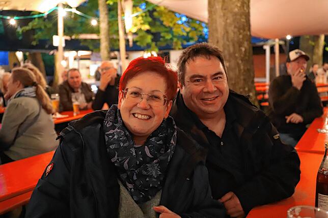 Bild 17: Gute Stimmung trotz schlechtem Wetter auf dem Ostracher Eichbühlfest