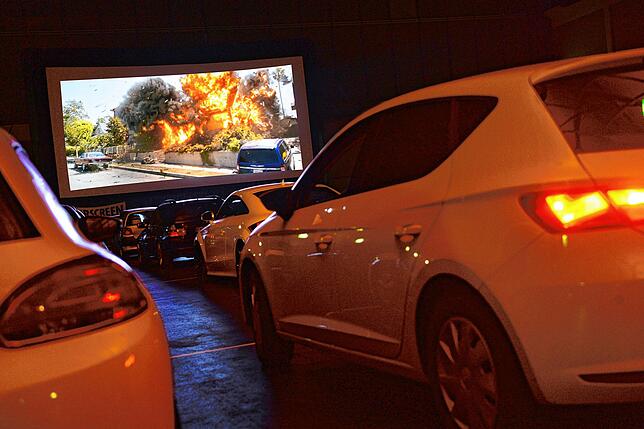 A1: Autokino (Montage)Die Messehalle A1 wird zum Autokino, wie schon 2015 bei der Tuning World Bodensee.