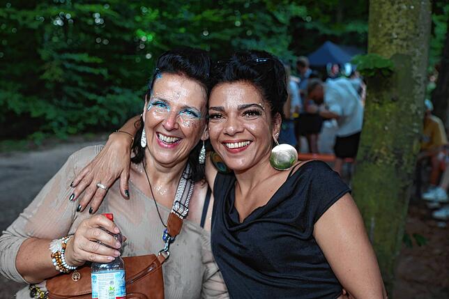 Bild 18: Konstanzer feiern bei Elektro-Liebe im Wald am Hörnle – hier gibt‘s die Bilder