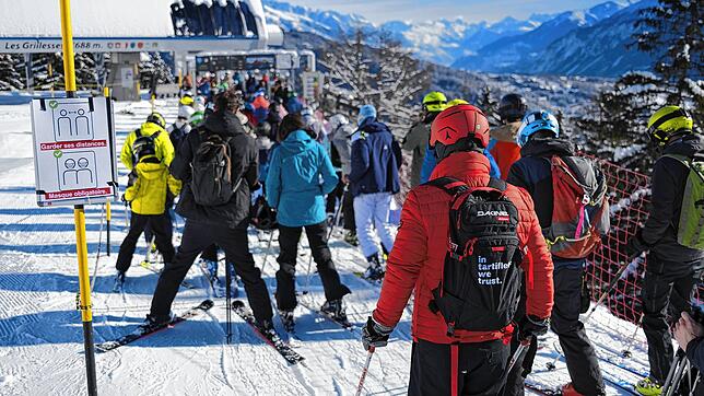 Geöffnet mit reduzierter Kapazität: In der Schweiz &ndash; hier Anfang 2021 in Wengen im Berner Oberland &ndash; blieben die Lifte trotz ...