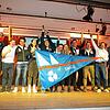 Das Bundesliga-Team des Segel- und Motorboot Clubs Überlingen freut sich gemeinsam mit Ehrenkommodore Gabriele Kromer-Schaal (links) und ...