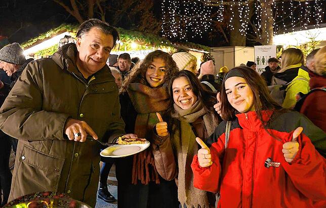 Bild 5: Der Hincooker backt für die Konstanzer Tafel: Bilder der Spendenaktion auf dem Weihnachtsmarkt