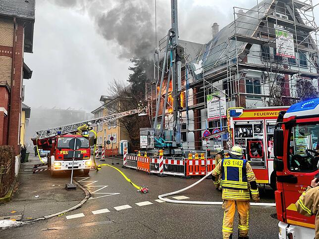80 Feuerwehrleute sind im Einsatz.