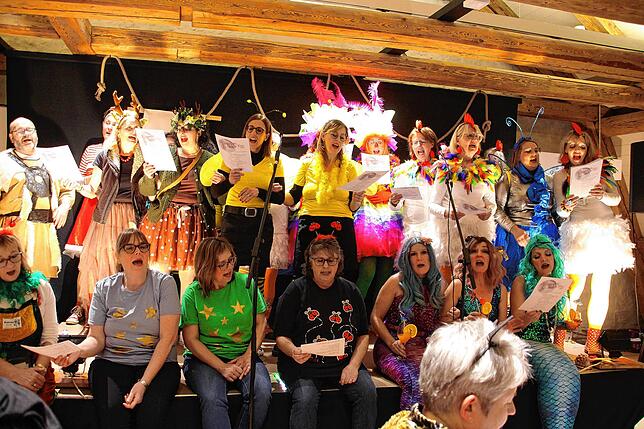 Bild 12: Bilder von der Markdorfer Frauenfasnet