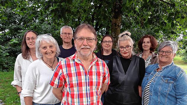 Das Vorstandsteam freut sich über die Nachfolgeregelung: Claudia Bendel (von links), Barbara Trunz, Bernhard Oberdörffer, Berthold ...