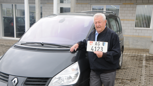 Louis Keller aus Waldshuts Schweizer Nachbargemeinde Klingnau hat im Alter von 86 Jahren seinen Führerschein und sein Kennzeichen abgegeben.