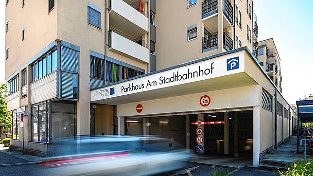 Eines von vier Parkhäusern in Friedrichshafen, das der Technische Werke Friedrichshafen GmbH gehört: das Parkhaus „Am Stadtbahnhof“.
