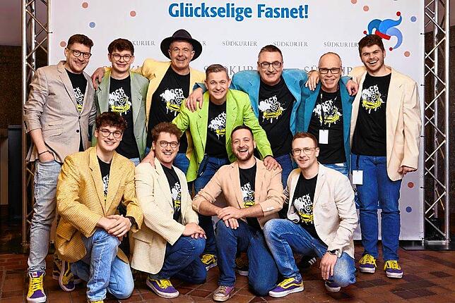 Bild 20: Bilder der SWR-Fasnacht im Konzil: Strahlende Narren vor der SÜDKURIER-VIP-Wand