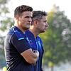 Sorgenvolle Blicke beim Trainerduo Philip Schinn (hinten) und Sebastian Willibald. Die SpVgg F.A.L. muss noch um den ...