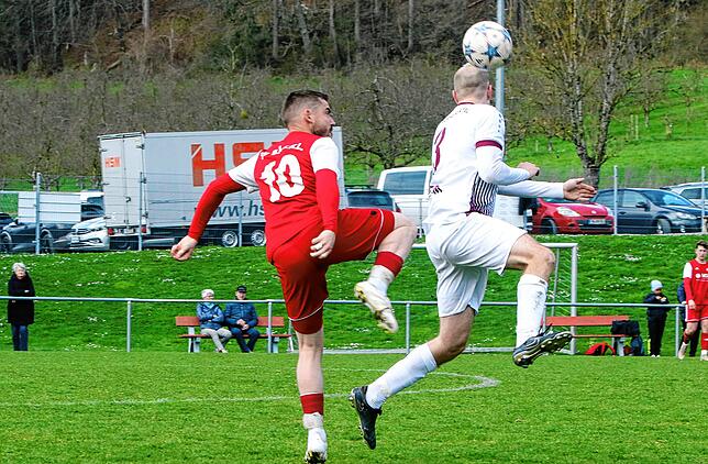 Bild 12: SV Deggenhausertal gewinnt Kellerderby gegen SG BAT mit 1:0. Wir waren mit der Kamera dabei!