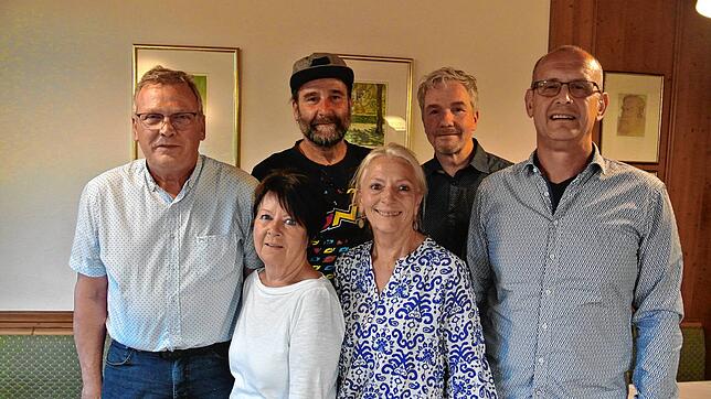 Neuer und alter Vorstand der Freien Wähler (von links): Peter Meyer (bisheriger Vorsitzender), Angelika Berger (bisherige ...