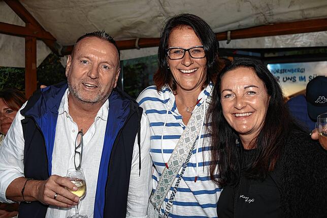 Bild 9: Das Dingelsdorfer Herbstfest 2025 ist eröffnet: So wird am ersten Abend gefeiert