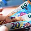 Mehr Geld im Portemonnaie: Mit der Inflationsprämie können Arbeitgeber ihren Beschäftigten bis zu 3000 Euro als steuerfreie ...