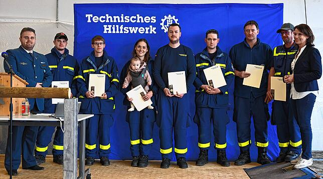 Acht Aktive des THW Waldshut-Tiengen werden für ihren Einsatz bei der Flutkatastrophe im Ahrtal mit der Bundesflutmedaille ausgezeichnet ...