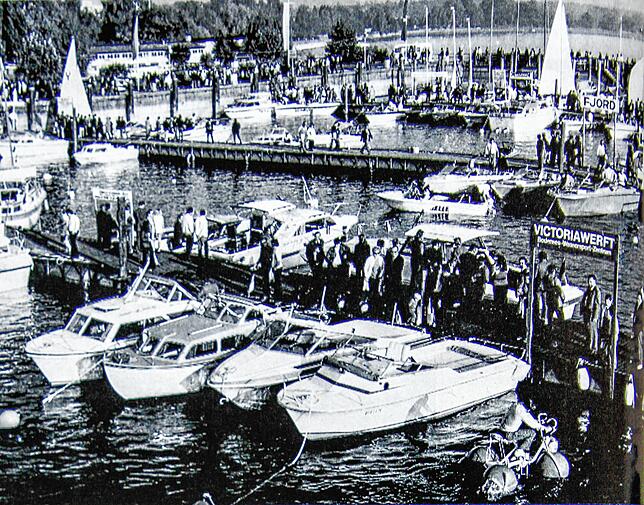 1971: Der Vorführhafen war zur zehnten Auflage der Interboot vor allem an den Wochenenden gut besucht. Unten recht ist ein neu ...