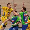 Tim Enninghorst (links, am Ball) erzielte fünf Treffer beim Heimsieg der HSG Konstanz II gegen die SG Ohlsbach/Elgersweier.