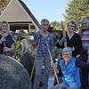Halten den Friedhof in Birkendorf sauber (hinten, von links): Brigitte Sommerfeld, Maria Braun, Marianne Frommherz, Gretel Keßler, ...