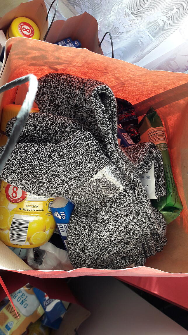 Socken, Lebensmittel, Papiertaschentücher: Alltagsdinge, an denen es Obdachlosen mangelt.