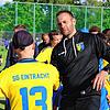 Uli Bärmann, Trainer der SG Eintracht, gratulierte seinen Spielern am vergangenen Sonntag zu der vorzeitigen Kreisliga A-Meisterschaft.