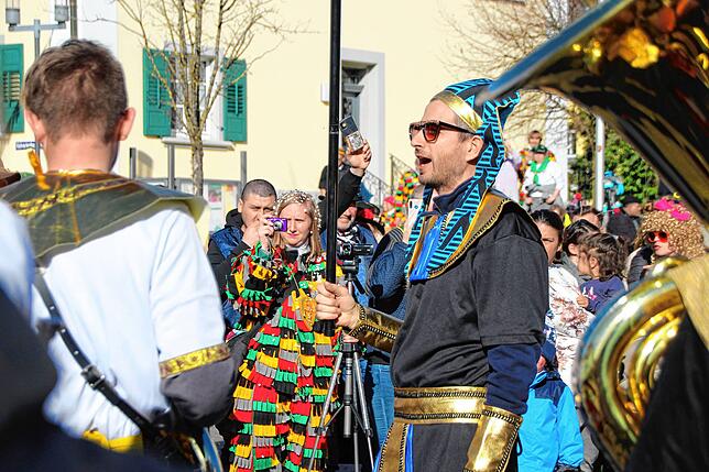 Bild 33: Bilder vom närrischen Treiben beim Treffen der Narren am Fasnachtsmontag in Stühlingen (Teil 2)