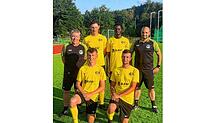 Das Trainerteam des SV Hölzlebruck mit den Neuzugängen. Stehend, von links: Co-Trainer Dirk Hackenjos, Jonas Hilpert, Ibrahima Diba und ...