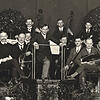 Heinrich Burkard als Dirigent bei einem Konzert 1927, in dem auch Paul Hindemith (rechts daneben) an der Bratsche mitspielte. Nun retten ...