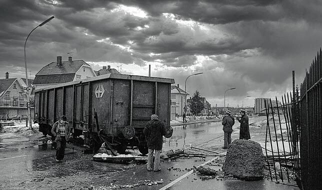 Ein Wagon entgleiste in den 1980er-Jahren und kam auf der Güterstraße zum Halten.