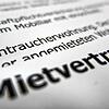 Glücklich ist, wer angesichts der angespannten Lage auf dem Wohnungsmarkt einen Mietvertrag in der Hand hat. Das nutzen jetzt auch ...