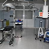 Im Operationssaal stehen noch einige Gerätschaften, die in den vergangenen Jahren gute Dienste geleistet haben.
