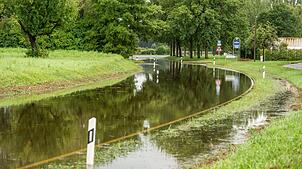 Laut DWD könnten lokal durch gewittrigen Starkregen 50 Liter pro Quadratmeter und Stunde niedergehen.