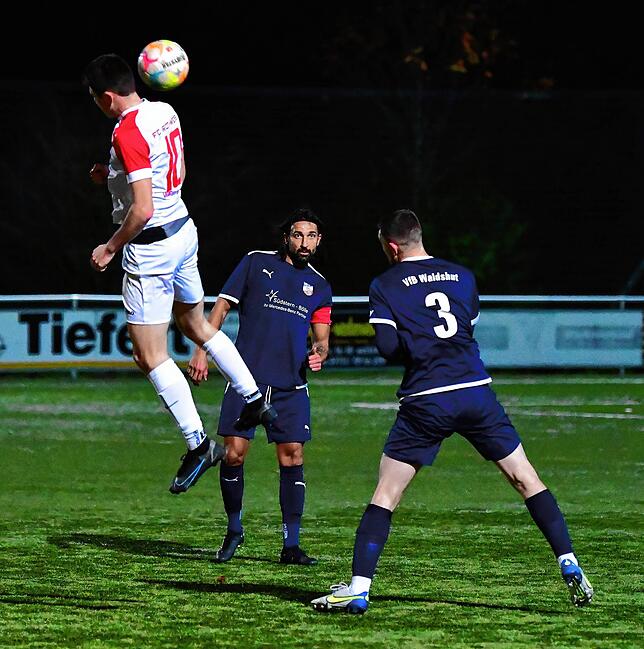 Bild 44: VfB Waldshut feiert 9:0-Kantersieg beim FC Rot-Weiß Weilheim &ndash; und wir haben Bilder!