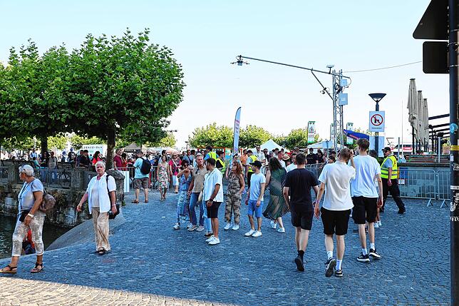 Bild 19: Beim Seenachtfest 2025 wird das Konstanzer Bodenseeufer zur Festmeile