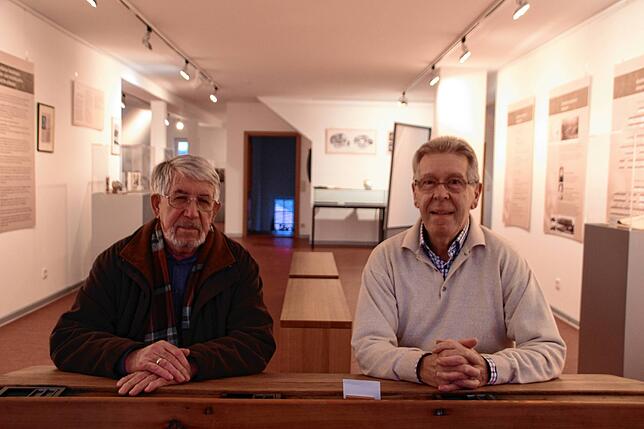 Hermann Strohmaier (links) und Jochen Goldt im Korbinian-Brodmann-Museum in Liggersdorf im Jahr 2018.