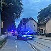 Ein defektes Gasrohr löst einen Großalarm in der Friedrich-Ebert-Straße aus. Feuerwehr und Polizei sind rasch vor Ort, um die Situation ...