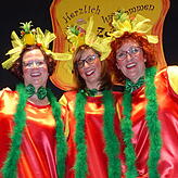 Manuela Engel, Elvira Späth und Patricia Schnekenbühl (von links) moderierten die KFD-Frauenfasnet.
