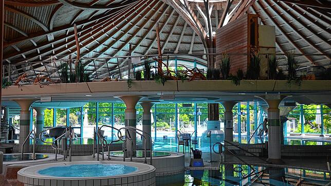 Die Becken sind gefüllt und das Wasser lädt einfach nur zum Reinspringen ein. Man kann es kaum erwarten, dass das Solemar wieder öffnet.