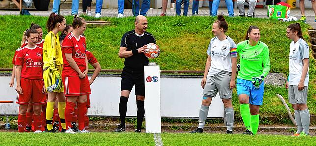 Bild 2: SV Niederhof besiegt SG Ebnet mit 4:1 im Hinspiel der Verbandsliga-Relegation &ndash; wir haben Bilder!