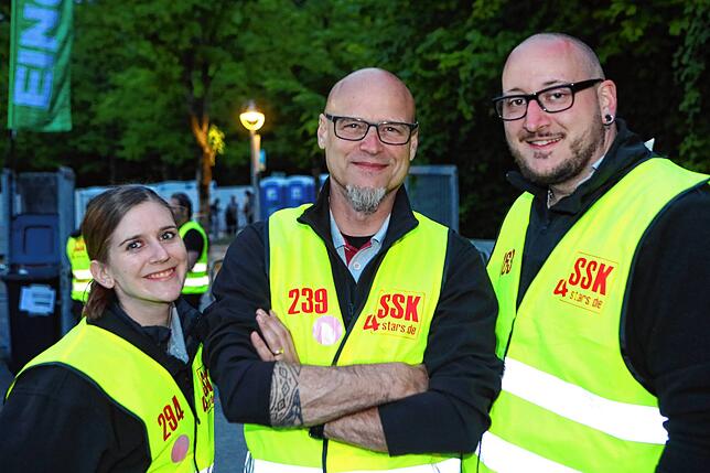Bild 4: Am ersten Abend tanzen tausende Fans vor den Campus-Festival-Bühnen