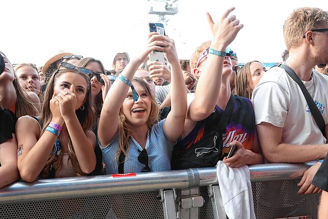 Bild 8: RIN rappt am Sonntag beim Southside-Festival