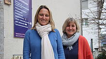 Maria Grundler (links) und Anke Brednich arbeiten für die Diakonie in Radolfzell und kennen sich mit dem Frauenhaus aus.