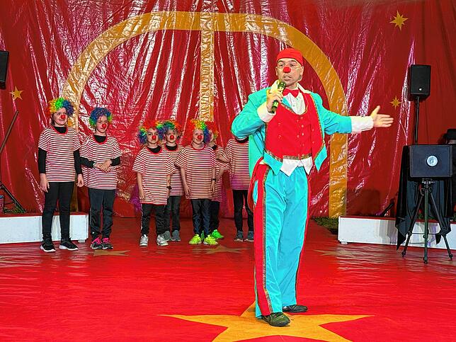Spaßig: Tino Krämer und die lustige Clownshow begeistern das Publikum.