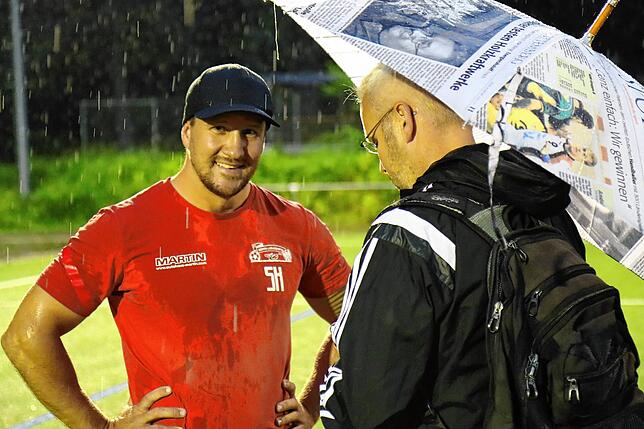 Steffen Keller, Trainer des FC Bodman-Ludwigshafen, mit unserem Redakteur Ingo Feiertag.