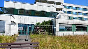 Das ehemalige Kreiskrankenhaus soll bald abgerissen werden. Foto: Nicolai Kapitz